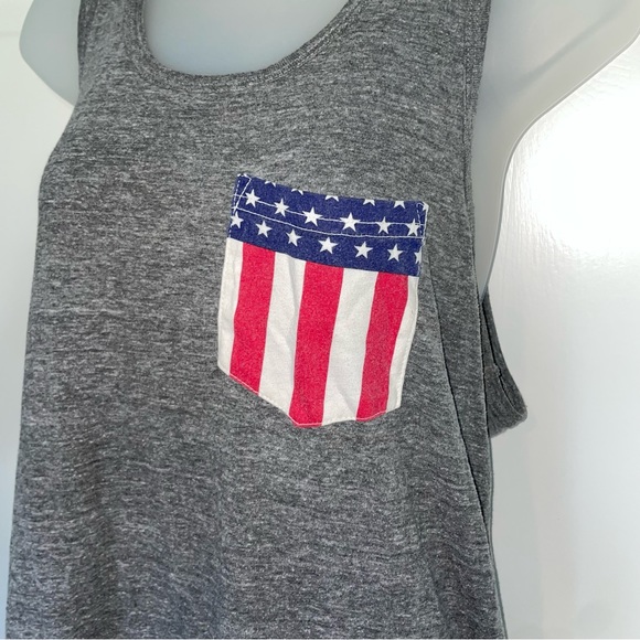University of Dayton UD American Flag Patriotic Breast Pocket Gray Tank Top S - Picture 2 of 9